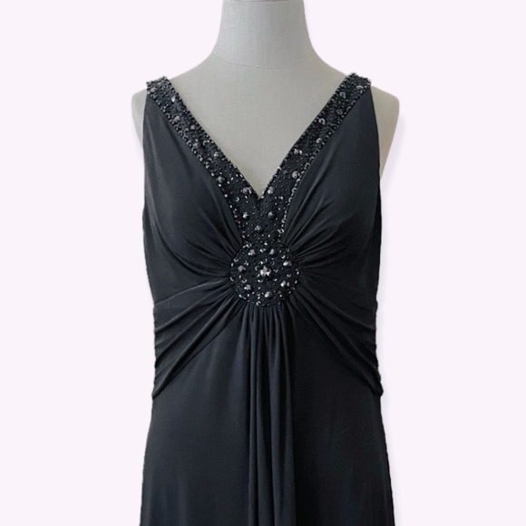 JESSICA HOWARD Beads Embroidered Sleeveless V-Neck Fit&Flare Evening Dress Gown - Picture 4 of 7